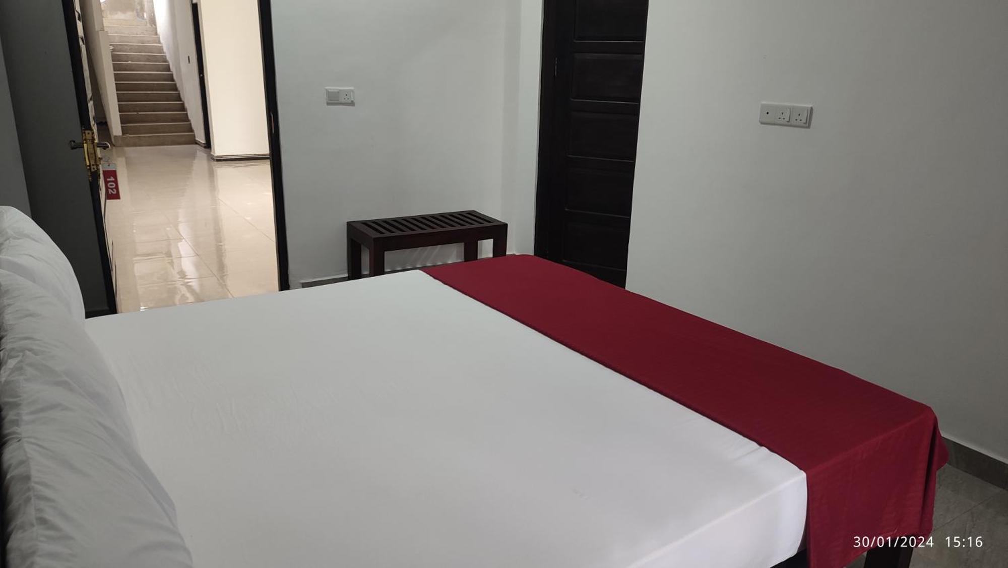 Laxsume Guest House Нилавели Экстерьер фото