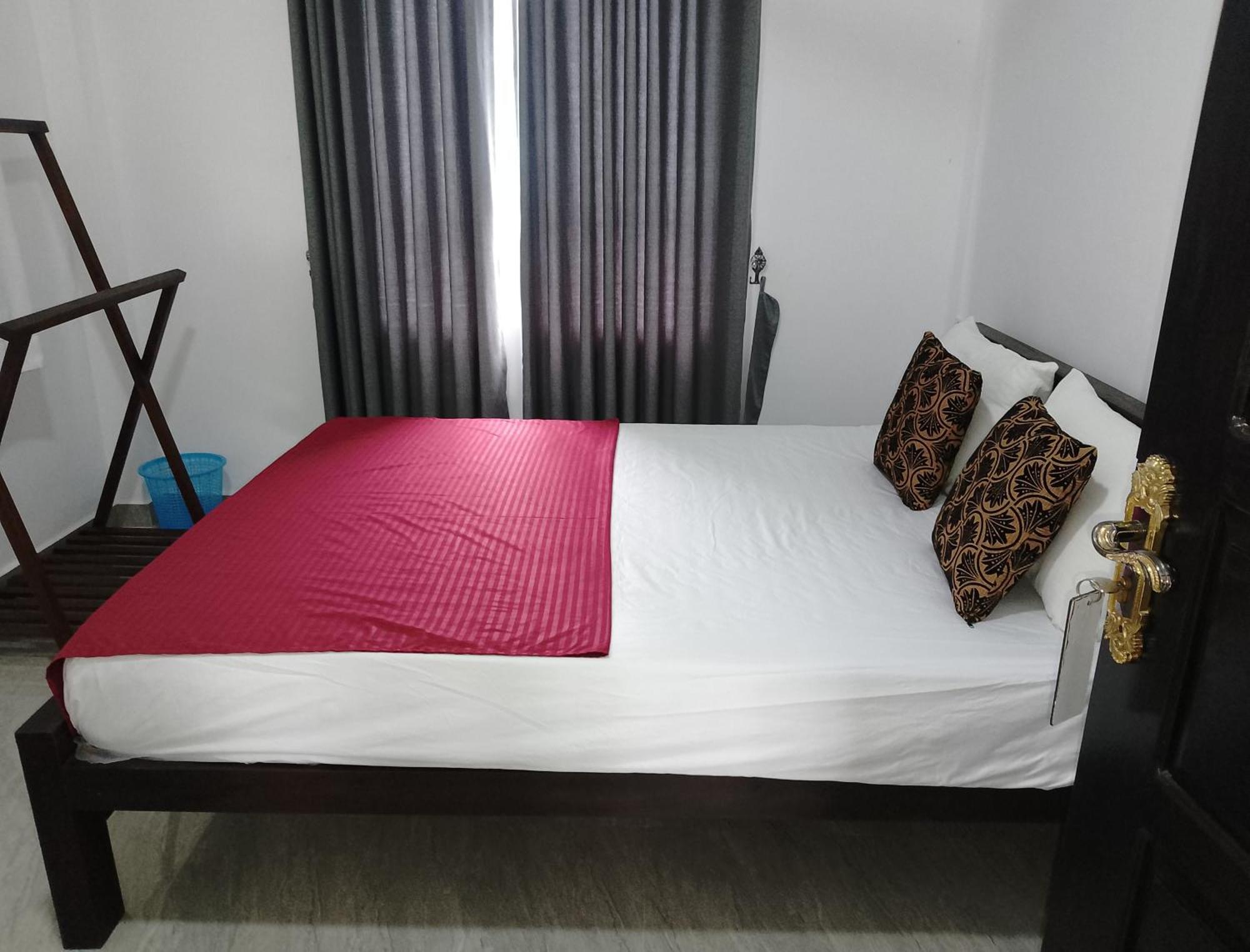 Laxsume Guest House Нилавели Экстерьер фото