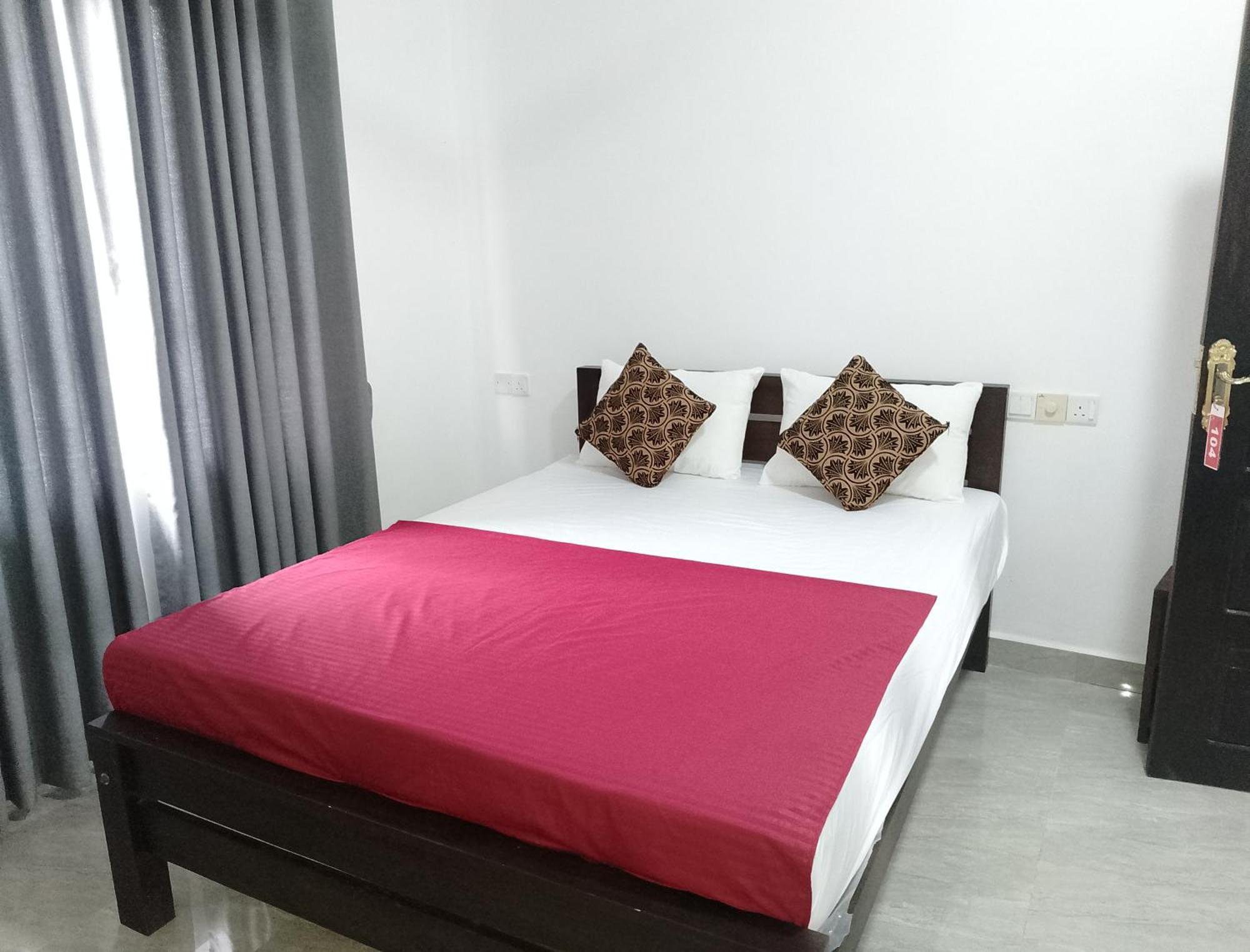 Laxsume Guest House Нилавели Экстерьер фото